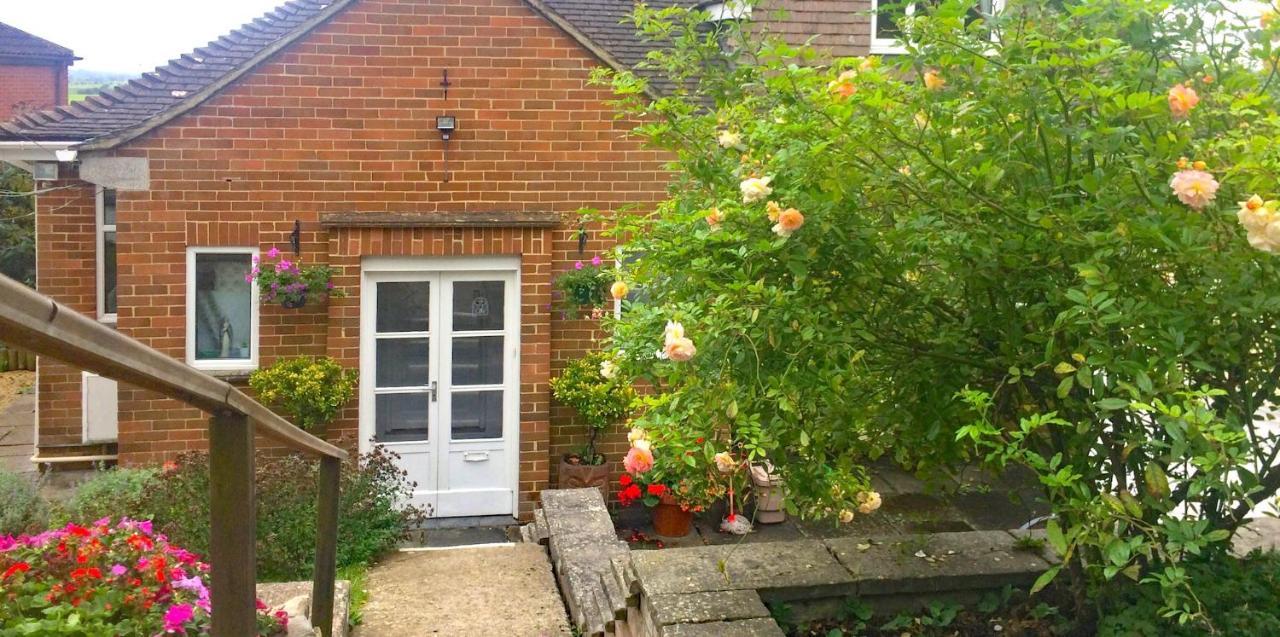 Healing Waters Sanctuary For Exclusive Private Hire And Self Catering Board, Vegetarian, Alcohol & Wifi Free Retreat In Гластонбери Экстерьер фото