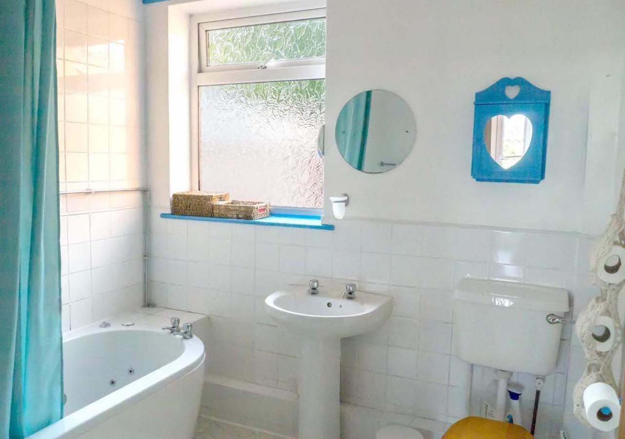Healing Waters Sanctuary For Exclusive Private Hire And Self Catering Board, Vegetarian, Alcohol & Wifi Free Retreat In Гластонбери Экстерьер фото