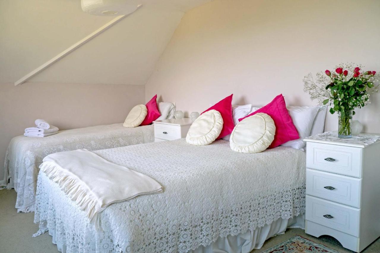 Healing Waters Sanctuary For Exclusive Private Hire And Self Catering Board, Vegetarian, Alcohol & Wifi Free Retreat In Гластонбери Экстерьер фото
